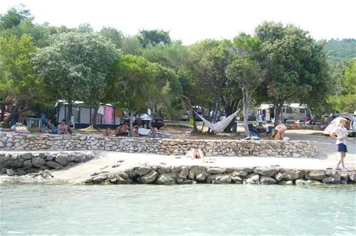 camping-mlaska-suuraj-otok-hvar-6jqja