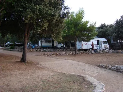 camping-mlaska-suuraj-otok-hvar-7yg1x