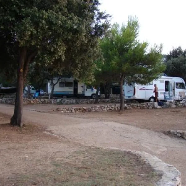 camping-mlaska-suuraj-otok-hvar-7yg1x
