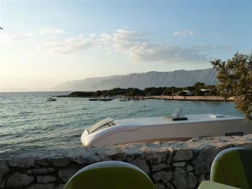 camping-mlaska-suuraj-otok-hvar-cnyxk