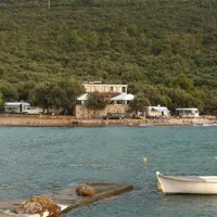 camping-mlaska-suuraj-otok-hvar-j0mp3