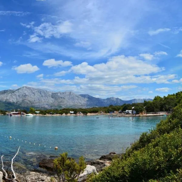 camping-mlaska-suuraj-otok-hvar-lve8y