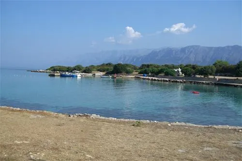 camping-mlaska-suuraj-otok-hvar-ypbj9