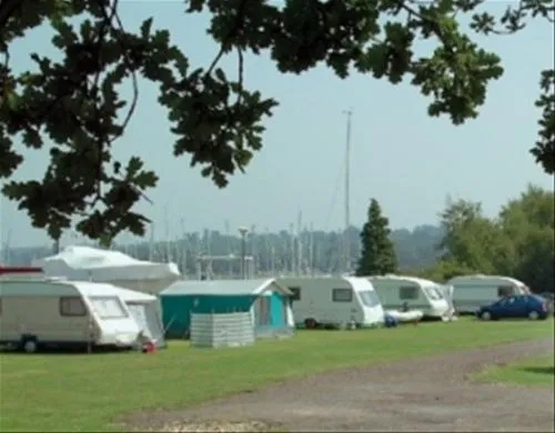 riverside-holidays-hampshire-ouykv