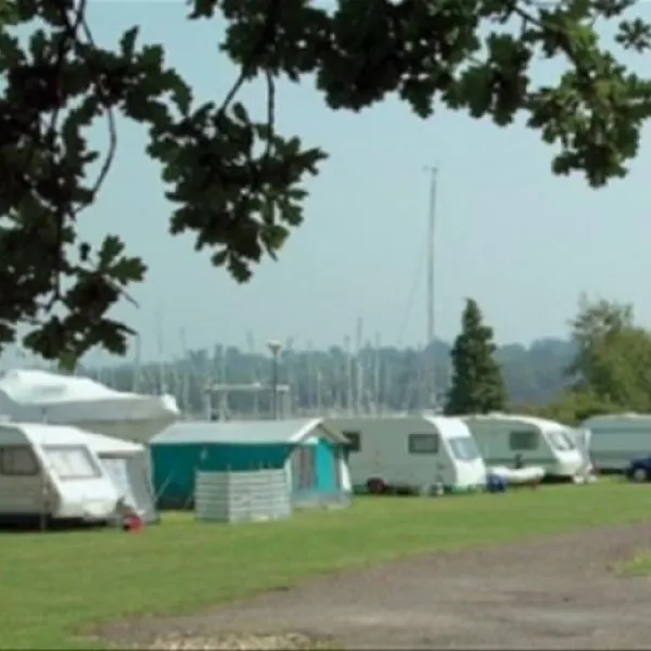 riverside-holidays-hampshire-ouykv