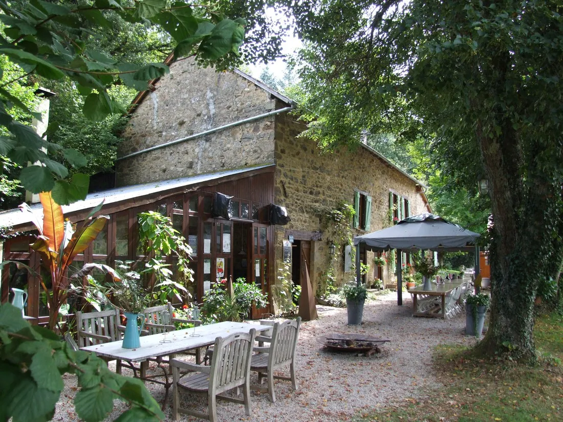 camping-naturiste-les-saules-sussac-thn5a