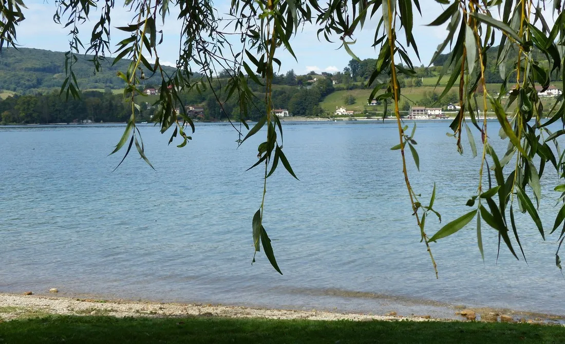 camping-le-bord-du-lac-isre-2b5xu
