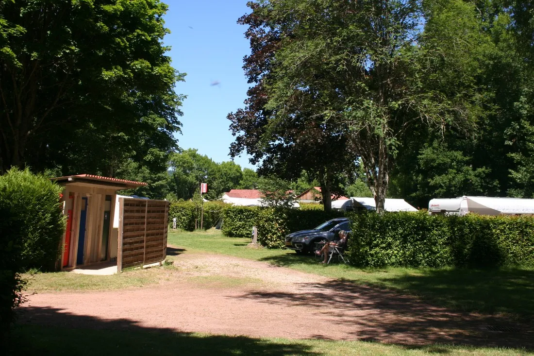 camping-municipal-les-deux-rivieres-la-celle-en-morvan-0dtzy