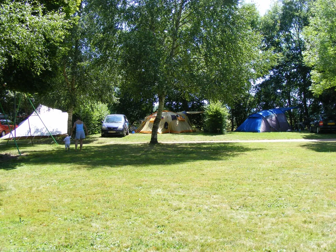camping-municipal-les-deux-rivieres-la-celle-en-morvan-lanf4