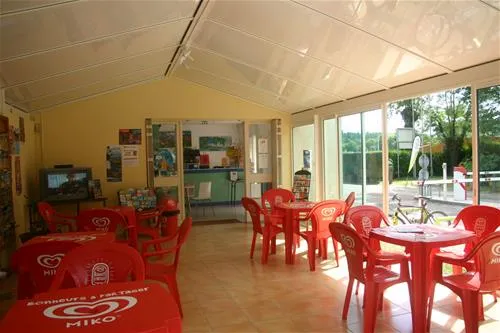 camping-municipal-du-val-de-boutonne-st-jean-d-angely-pc8jn