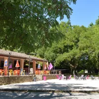parc-camping-le-peyrolais-st-julien-de-peyrolas-jsv4b
