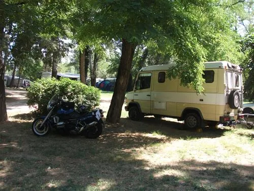 parc-camping-le-peyrolais-st-julien-de-peyrolas-wbofv