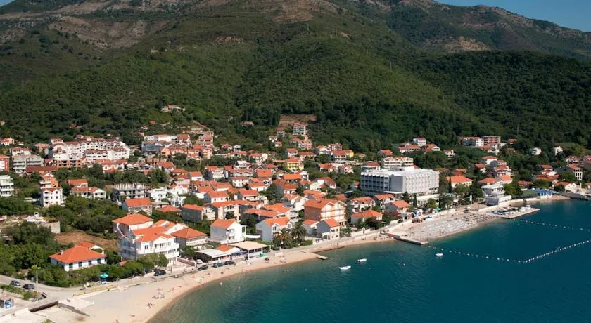 camp-aco-vasiljevic-bijela-gqggs