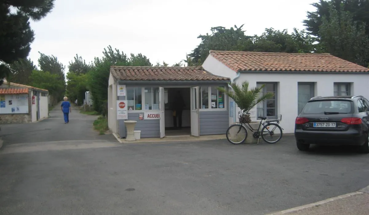 la-tour-des-prises-la-couarde-sur-mer-9oft9