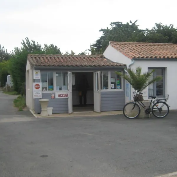 la-tour-des-prises-la-couarde-sur-mer-9oft9