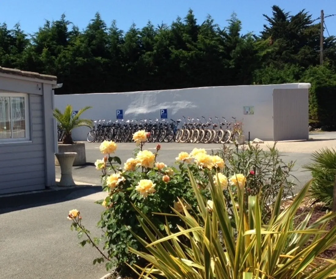 la-tour-des-prises-la-couarde-sur-mer-usyw2