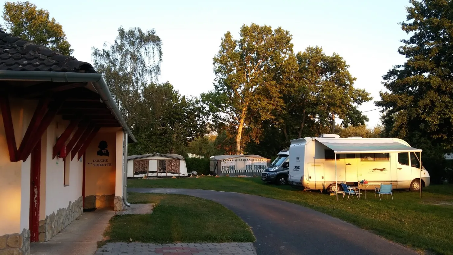 caravan-camping-gyenesdis-ixis4