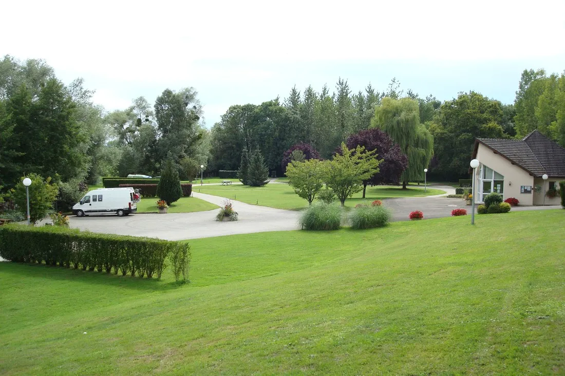 camping-municipal-les-mottes-ervy-le-chatel-tbbpb