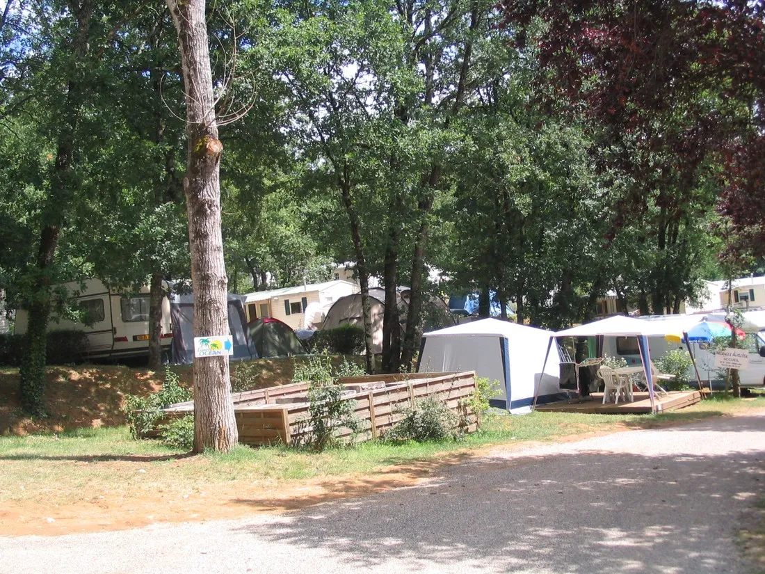 camping-le-carbonnier-saint-martial-de-nabirat-j9uxa