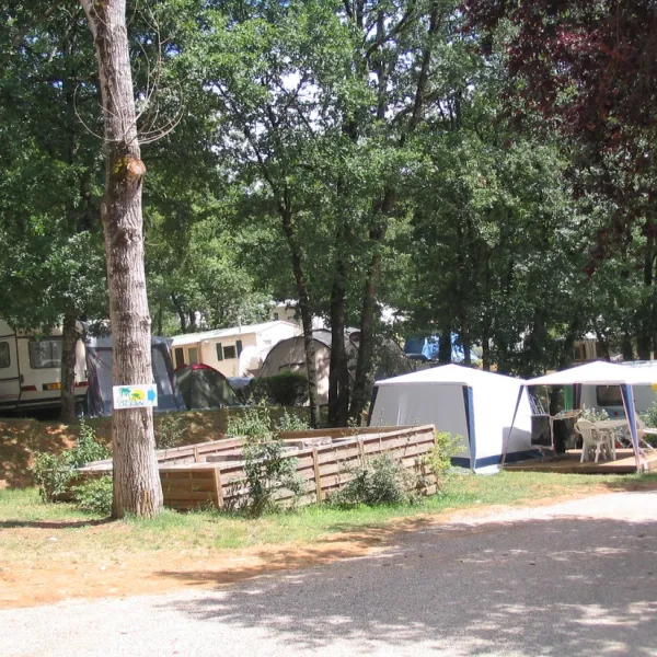 camping-le-carbonnier-saint-martial-de-nabirat-j9uxa