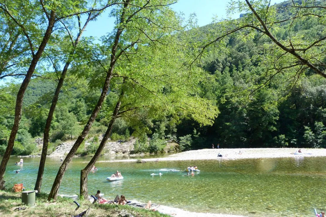 camping-les-plans-mialet-8bgtd