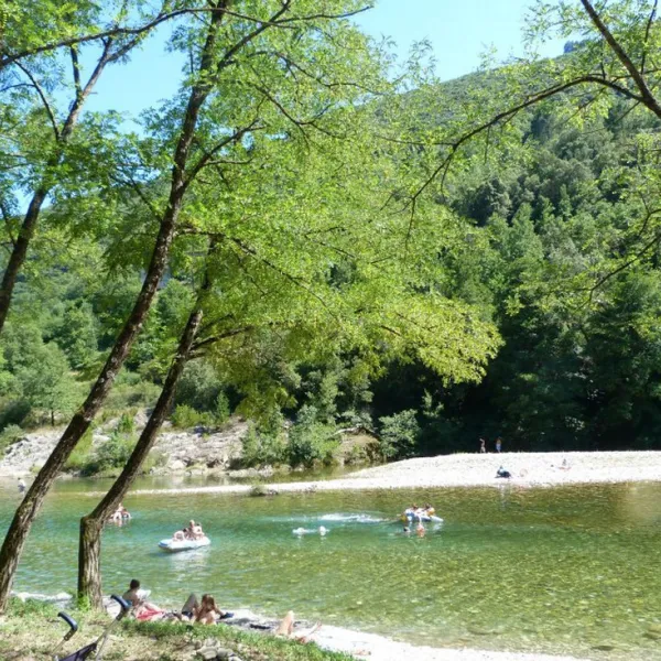 camping-les-plans-mialet-8bgtd