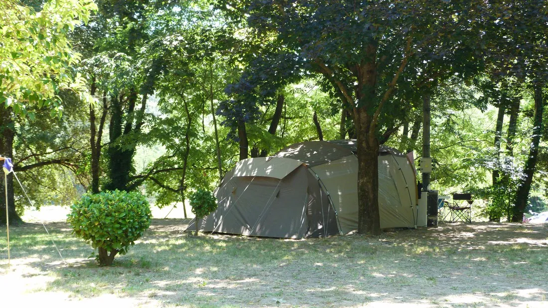 camping-les-plans-mialet-aogsx