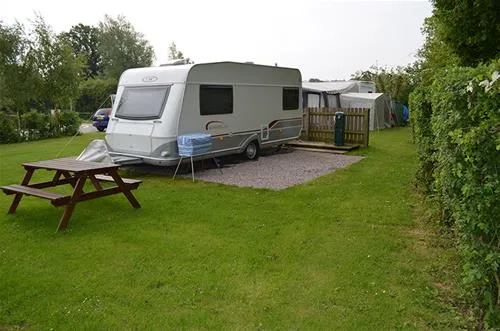 campsite-broadhembury-holiday-park-kingsnorth-3lkqd