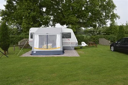 campsite-broadhembury-holiday-park-kingsnorth-6wtwr