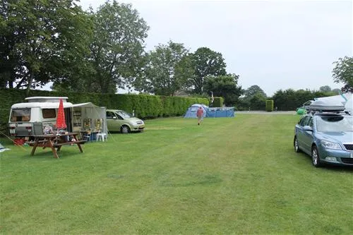 campsite-broadhembury-holiday-park-kingsnorth-9mza6
