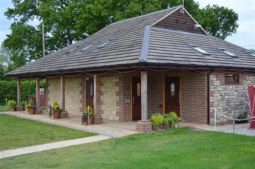 campsite-broadhembury-holiday-park-kingsnorth-caplo