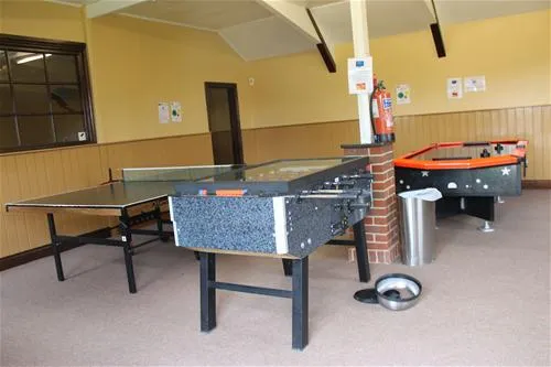 campsite-broadhembury-holiday-park-kingsnorth-fzze7