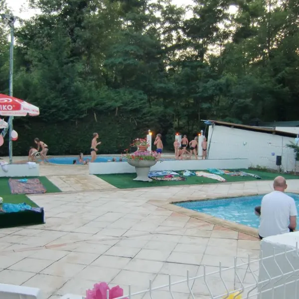 camping-les-ombrages-dallet-t81y7