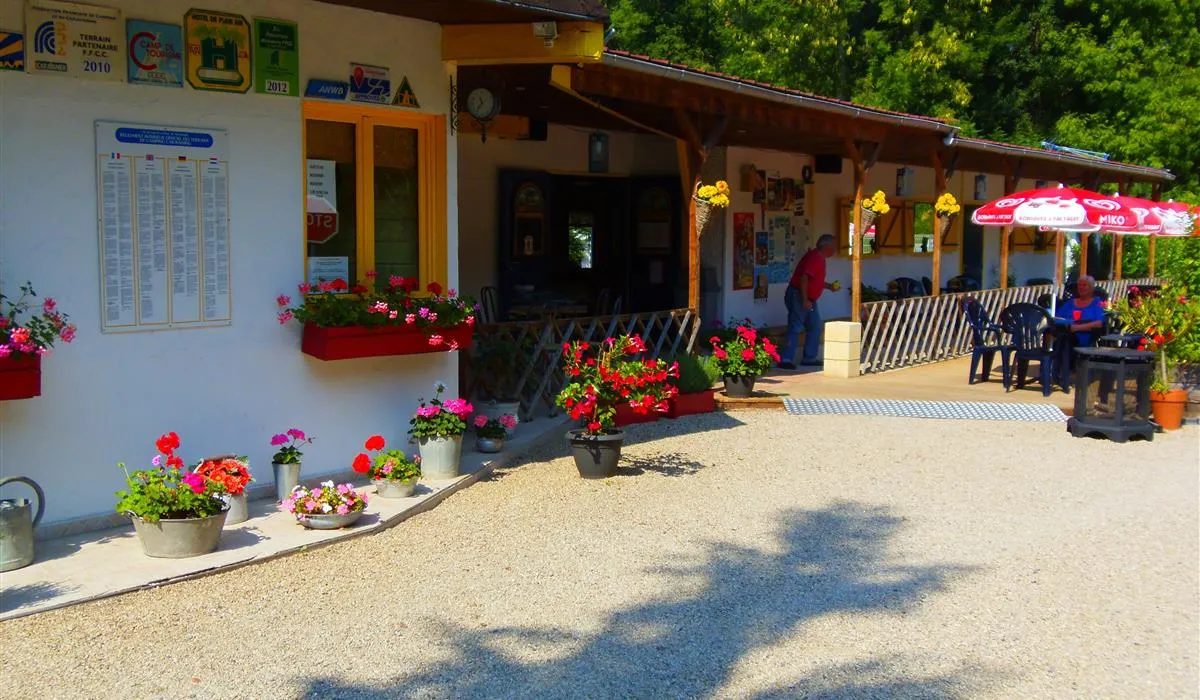 camping-les-ombrages-dallet-yrx3a