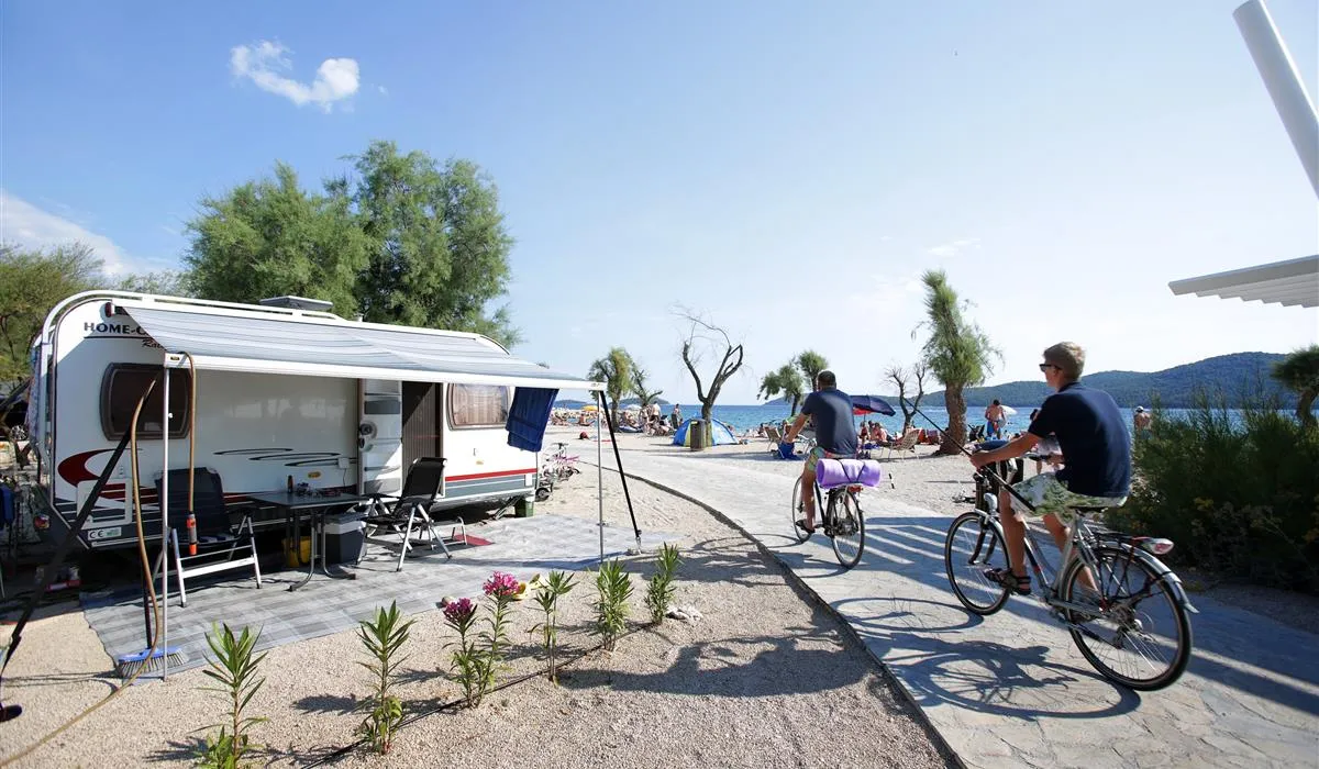solaris-camping-beach-resort-sibenik-f9dhg