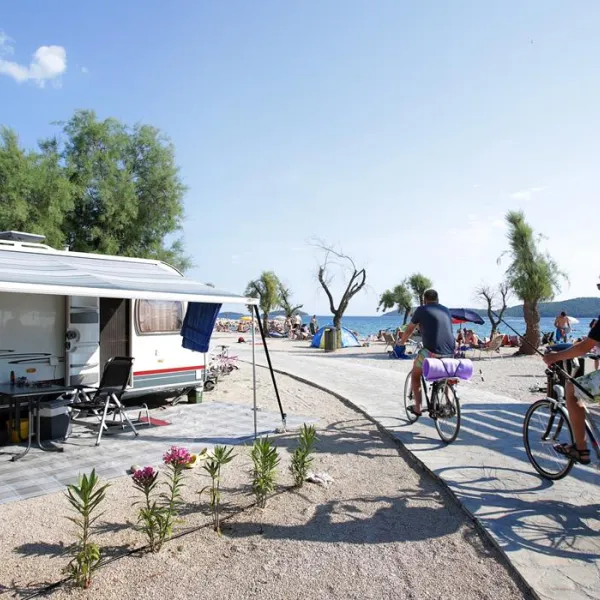 solaris-camping-beach-resort-sibenik-f9dhg