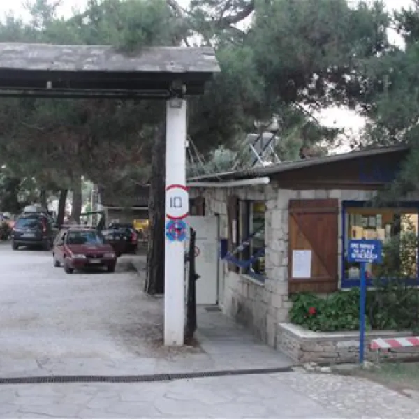 campsite-pefkari-pefkari-zhadq