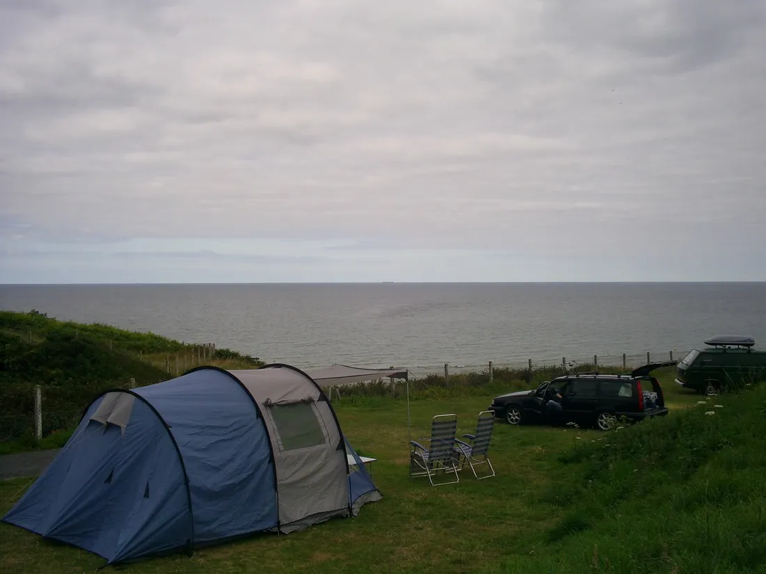 camping-omaha-beach-vierville-sur-mer-9amgx