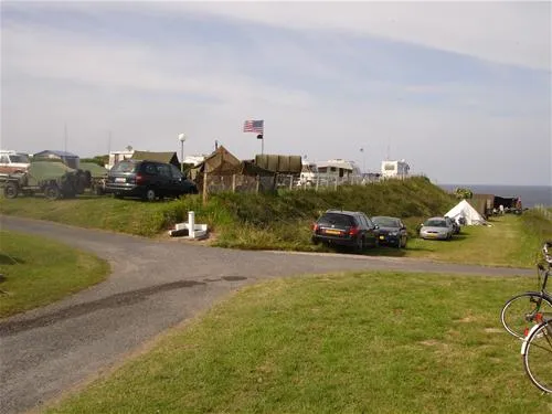 camping-omaha-beach-vierville-sur-mer-dzkzj