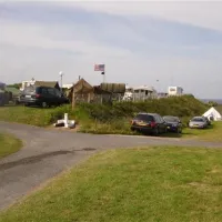 camping-omaha-beach-vierville-sur-mer-dzkzj