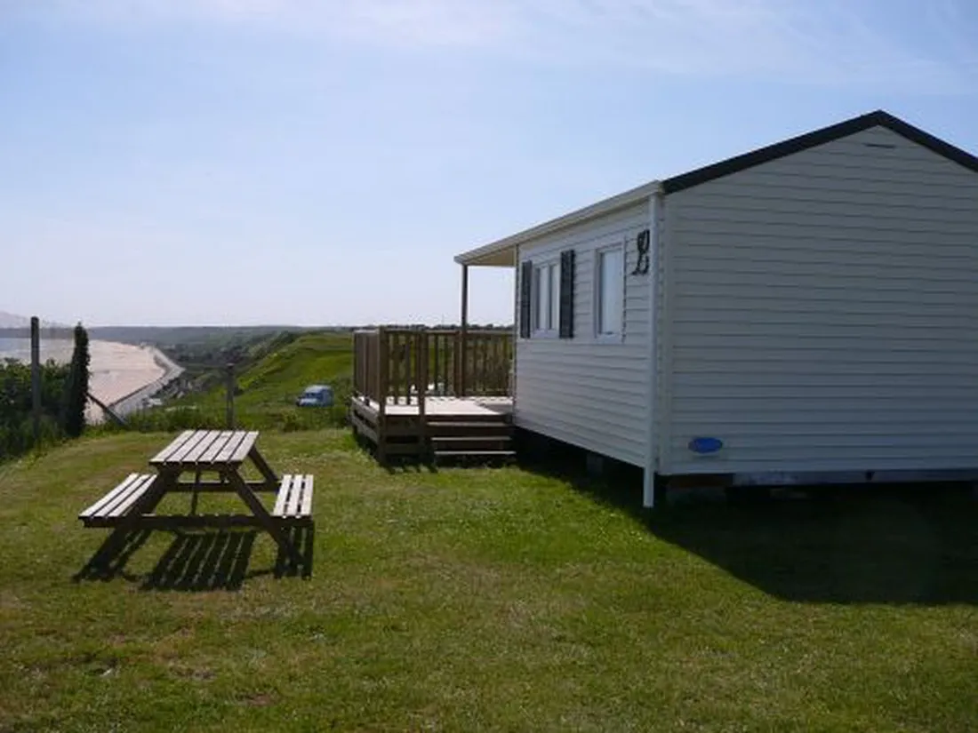 camping-omaha-beach-vierville-sur-mer-kuzh0