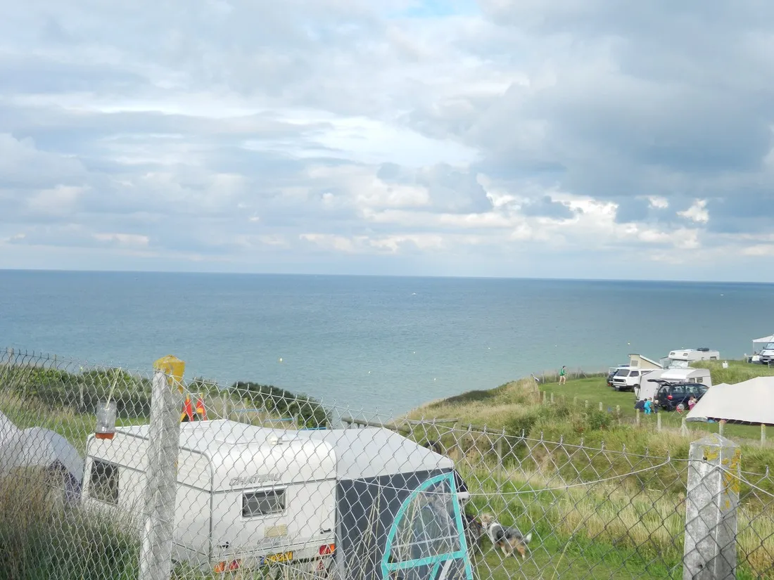 camping-omaha-beach-vierville-sur-mer-s2q2k