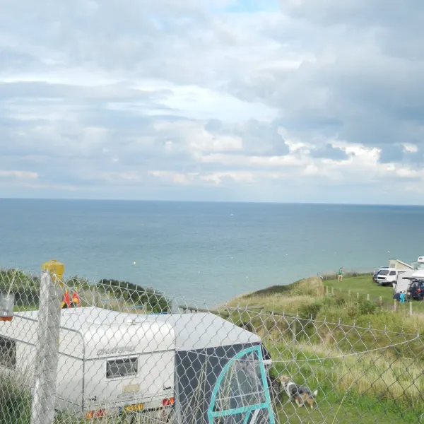 camping-omaha-beach-vierville-sur-mer-s2q2k