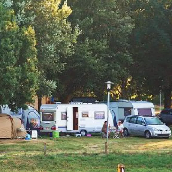 camping-municipal-les-bords-de-vienne-l-ile-bouchard-gmcag