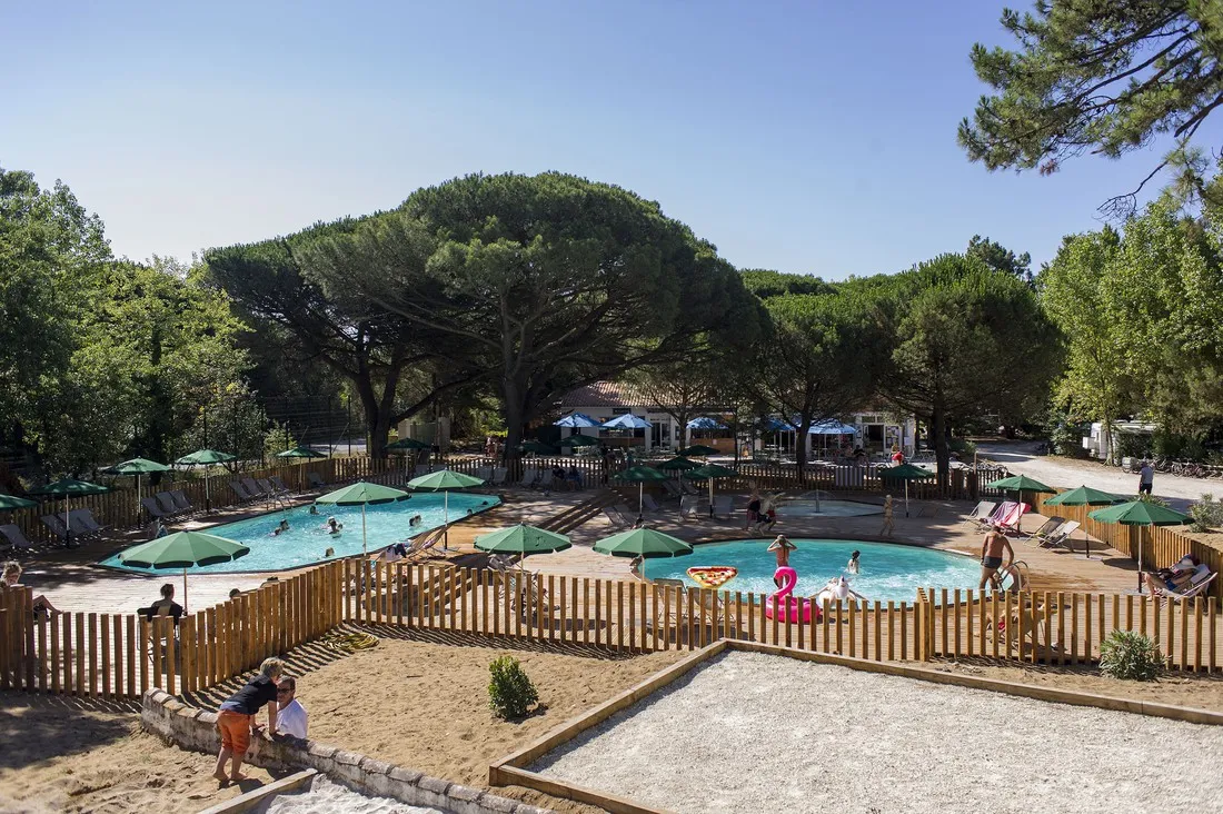 camping-les-chardons-bleus-sainte-marie-de-r-xc7p4