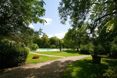 castel-le-petit-trianon-de-saint-ustre-ingrandes-sur-vienne-jlt8n