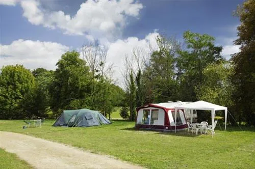 castel-le-petit-trianon-de-saint-ustre-ingrandes-sur-vienne-pjkjk