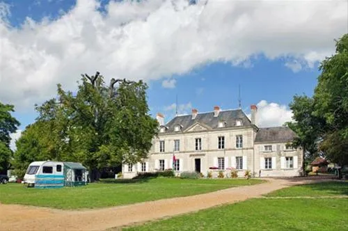 castel-le-petit-trianon-de-saint-ustre-ingrandes-sur-vienne-zrtpf