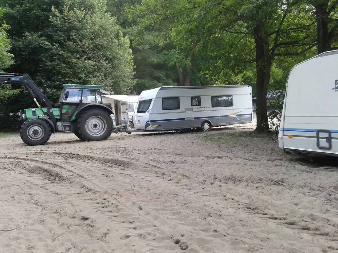 elbe-camp-hamburg-aaje7