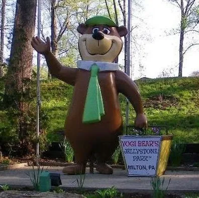 yogi-at-shangri-la-milton-xtfmk